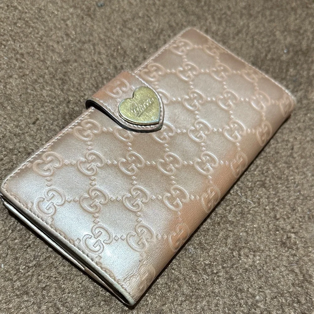 Gucci Guccisima Peach Leather Wallet with enameled Heart Gold Detail - Picture 3 of 17